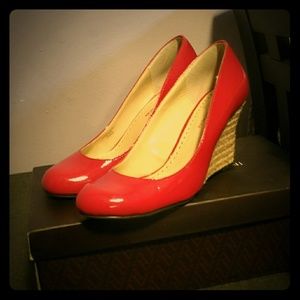 Adrienne Vittadini Red patent leather pump